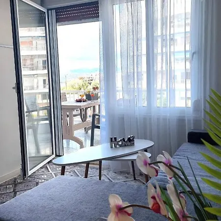Vista Mare Beachfront Apartment. * Saronida
