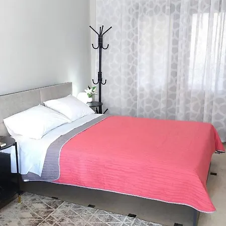 Vista Mare Beachfront Apartment. * Saronida